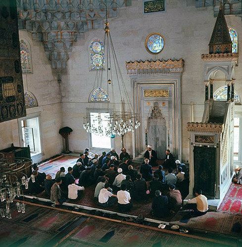 Turkey, Istanbul, Tesvikiye Mosque, Sisli,  built for Sultan Selim III 1794-1854, Imam talking to the congregation
